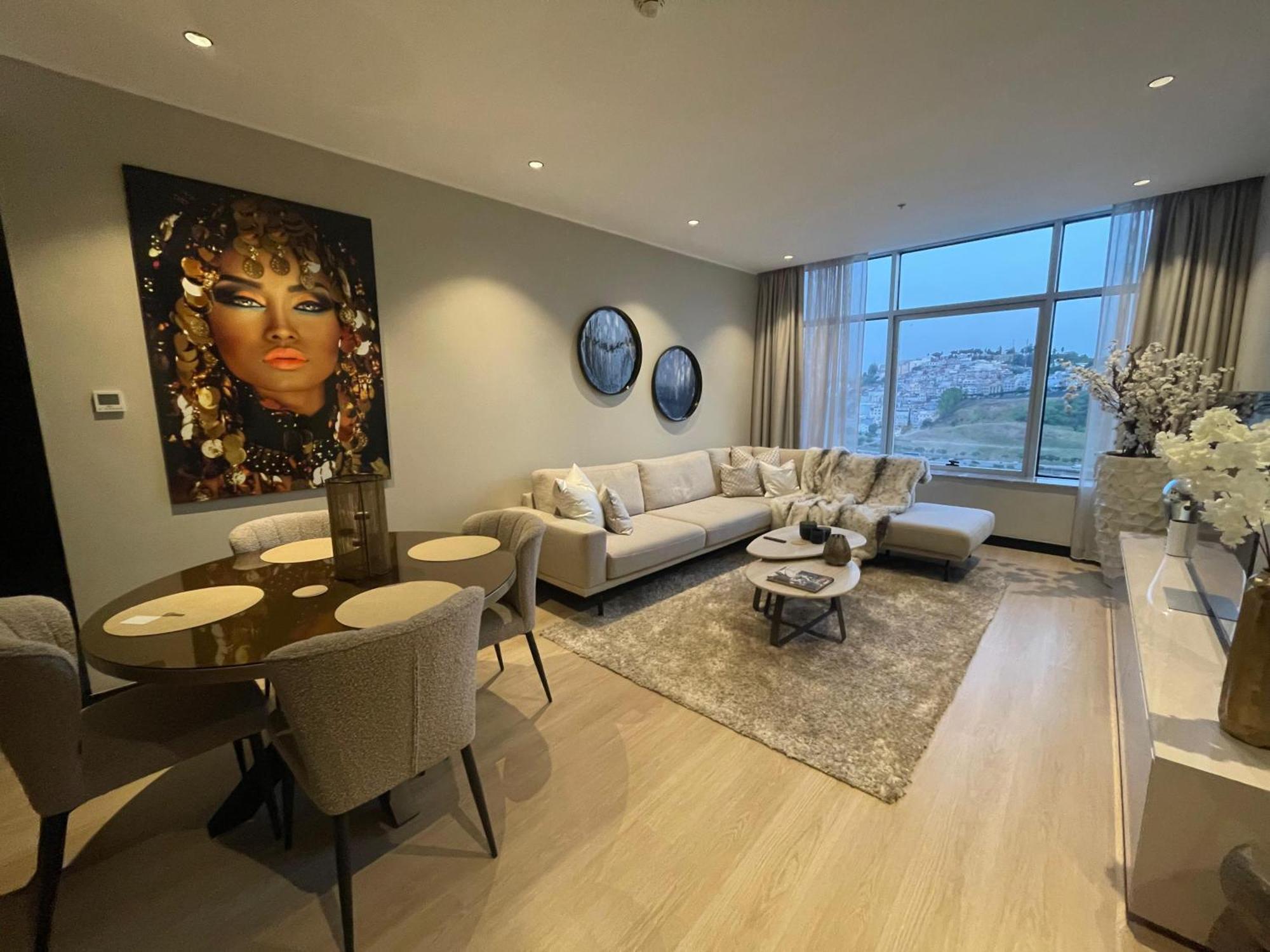 Hilton Penthouse 14 *
